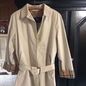 Burberry Trench/Raincoat